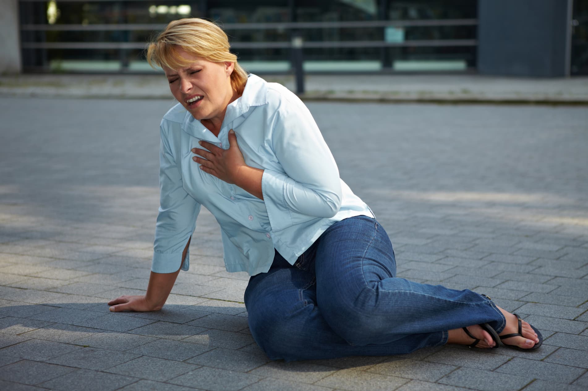 First aid response for allergic reactions and anaphylaxis in the UK