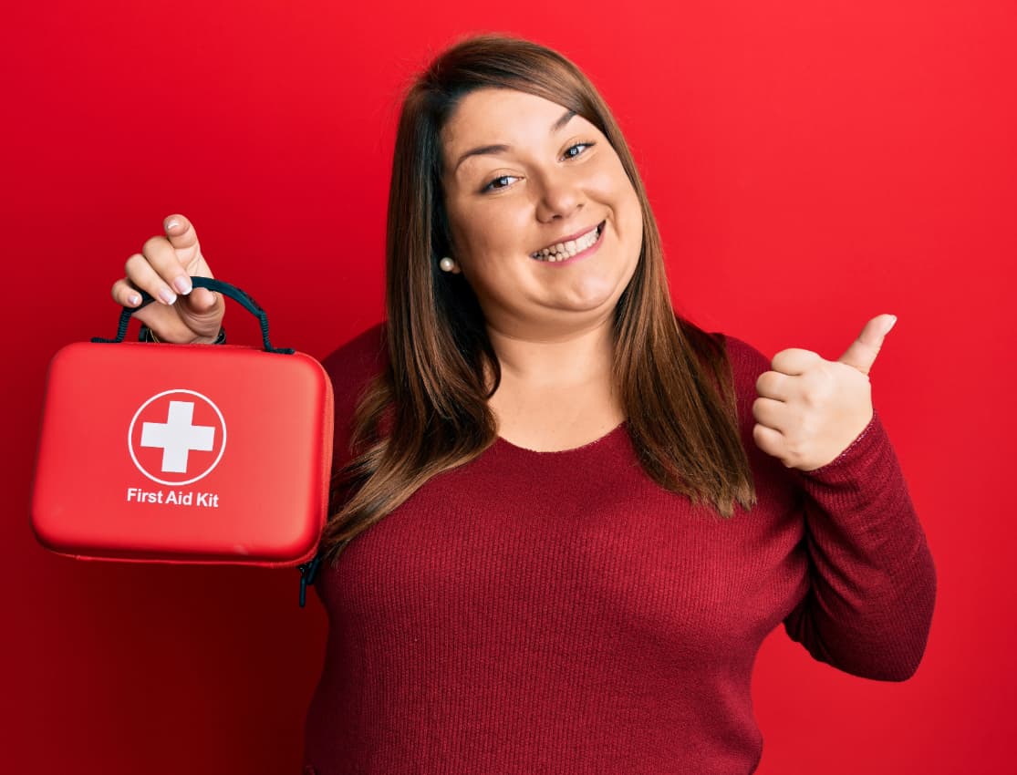 Comparison table explaining small, medium and large first aid kit sizes in the UK